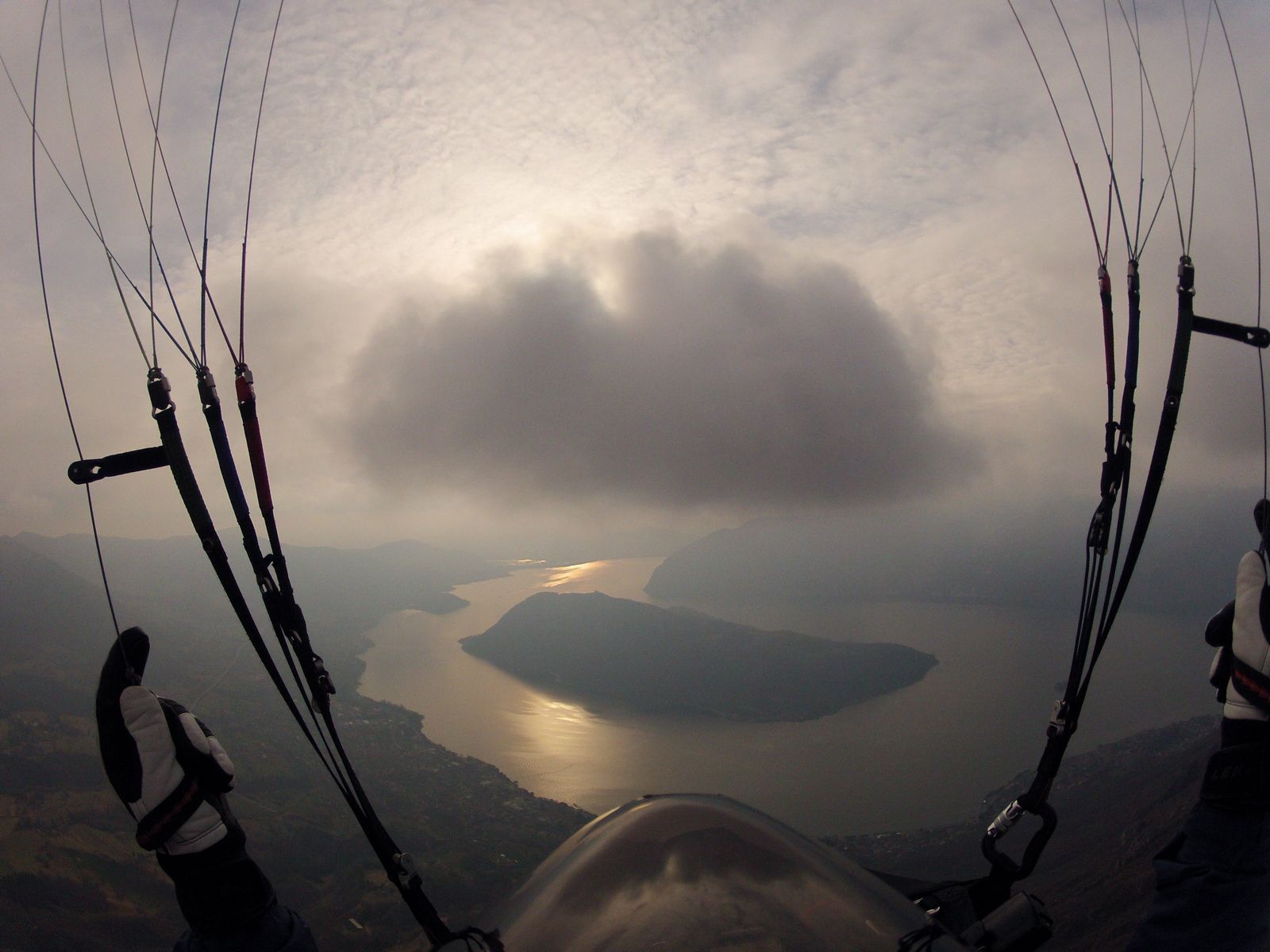 iseo-lake-paragliding-1600rd00227