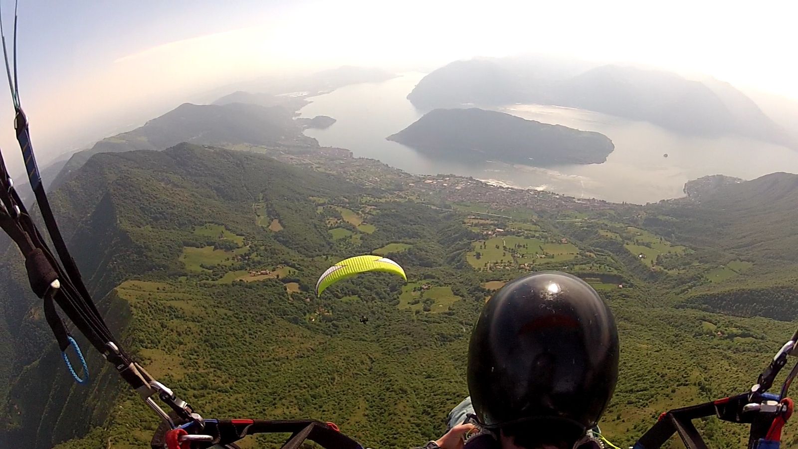 iseo-lake-paragliding-1600rd00253